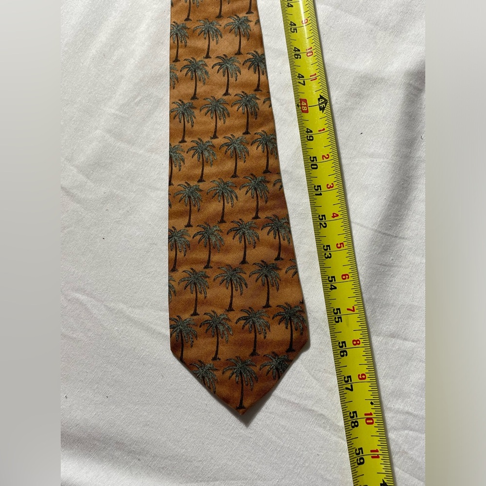 Tommy Bahama Palm Tree Design Silk tie - Picture 2 of 6